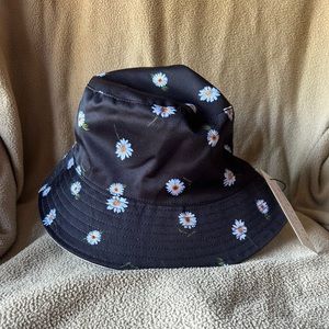 Alice and Olivia bucket hat